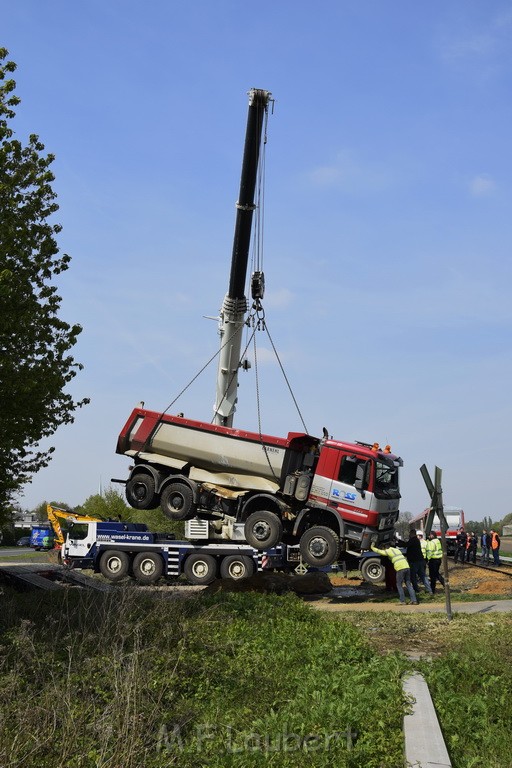 Schwerer VU LKW Zug Bergheim Kenten Koelnerstr P532.JPG - Miklos Laubert